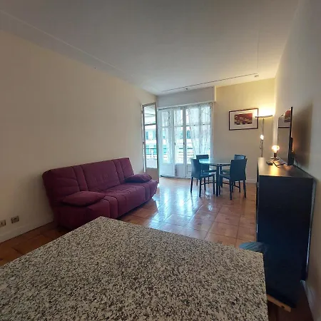 Bh - Capitol - 2 Bedrooms 5 Peoples Apartment *