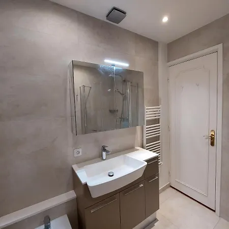 Bh - Capitol - 2 Bedrooms 5 Peoples * Nice